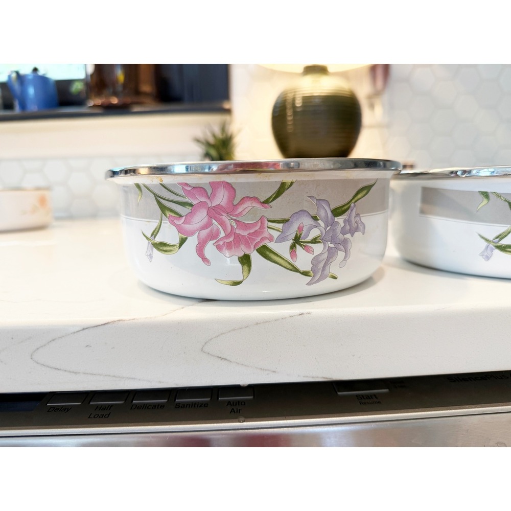 Vintage GMI Enamelware Bowls‎ Set of 2 White Floral Pink Purple Lily Silver Rim - Picture 9 of 9